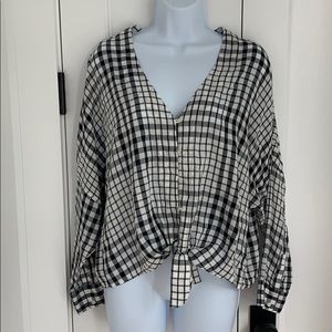 Black and white plaid top 🖤🤍
